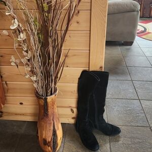 Ladies SIZE 6 Vince Camuto Black Suede Boots